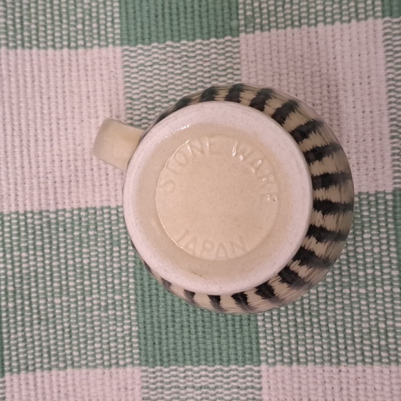 Vintage Japan Stoneware Mug - Picture 2 of 5